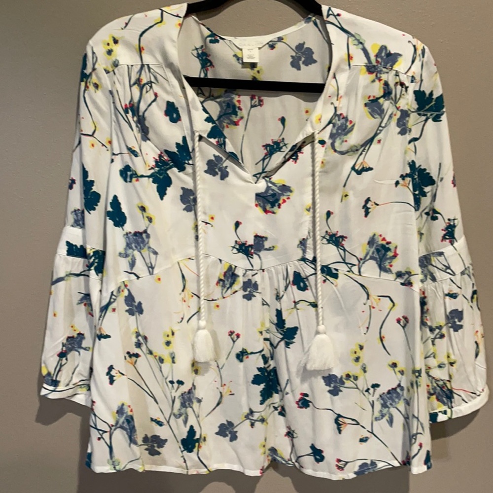 Caslon size large top